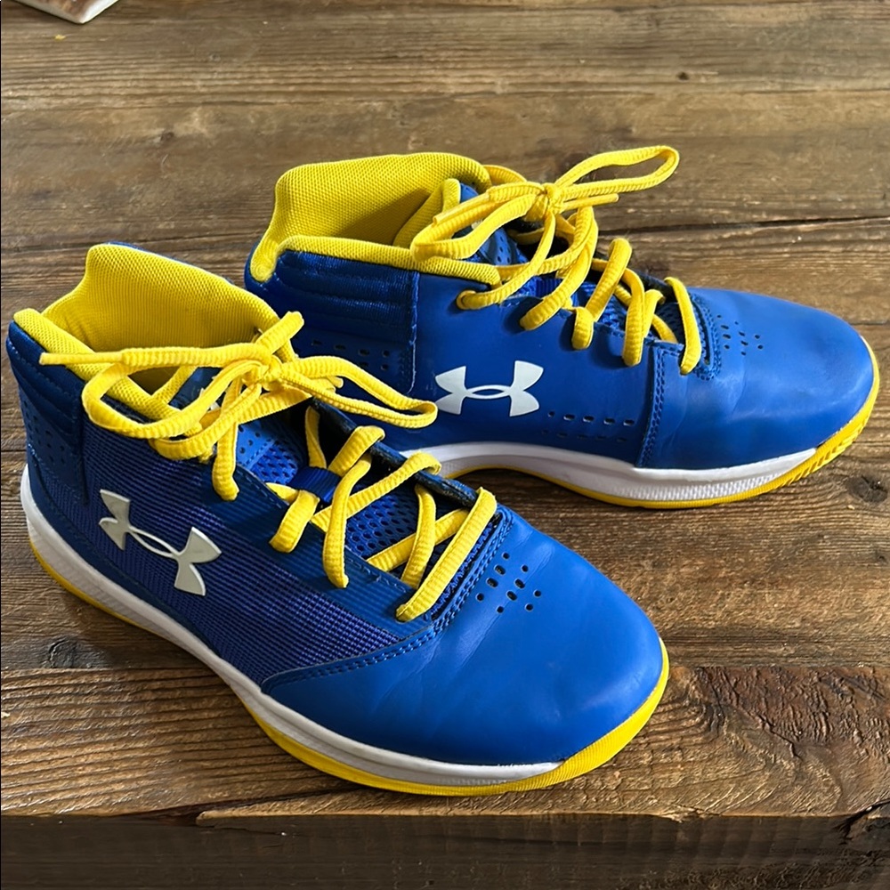 Under Armour Kids Sneakers (Size 2Y)  Very Gentle Used (No Box)